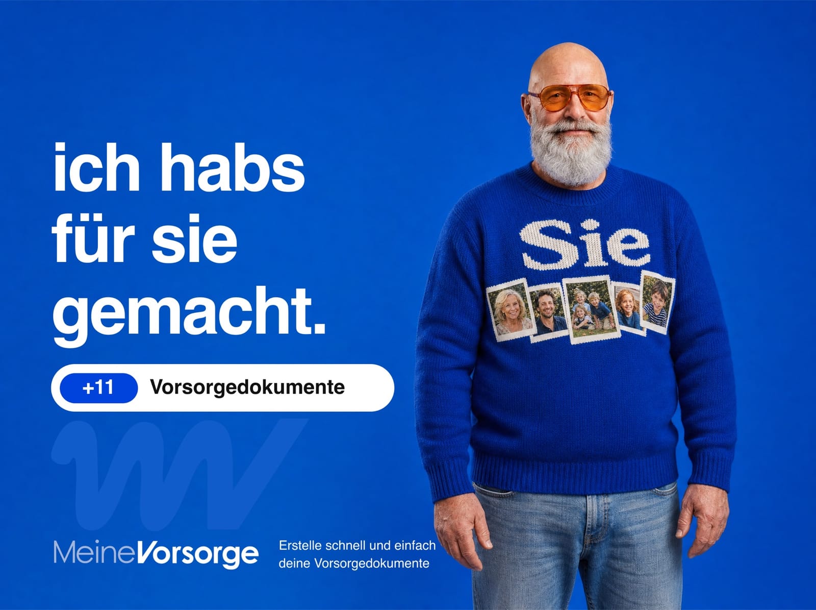 Ich habs für sie gemacht. Ein Großvater im Pullover mit den Fotos seiner Familie. Erstelle schnell und einfach deine Vorsorgedokumente.